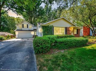 4897 Lakeshore Rd, Fort Gratiot, MI 48059