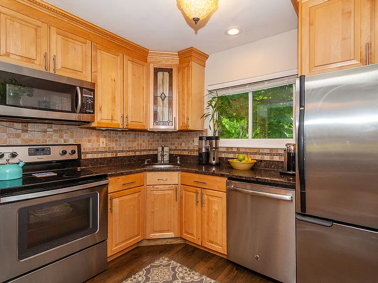 129 Governor Winthrop Rd — Photo 6