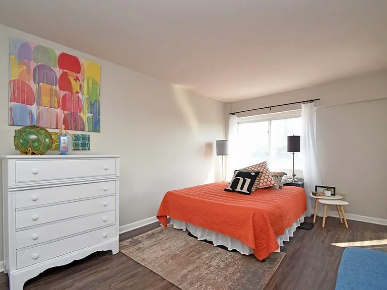 2200 Victory Pkwy #907 — Photo 13