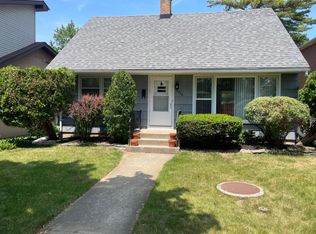 5830 Capulina Ave, Morton Grove, IL 60053