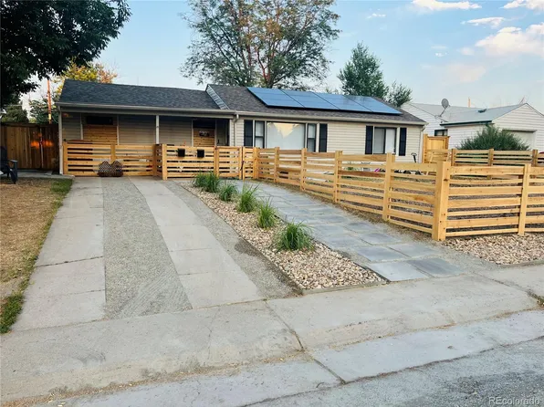 822 Geneva Street, Aurora, CO 80010