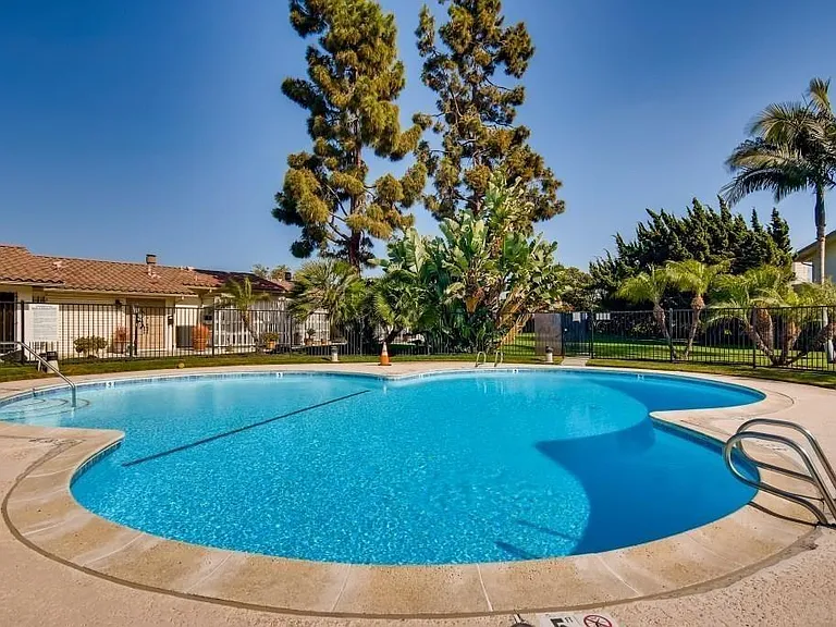 7055 Estrella De Mar Rd — Photo 31