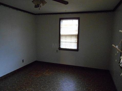 2nd image of 3611 S Lloyd Cir