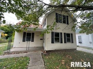 729 N Prairie St, Jacksonville, IL 62650