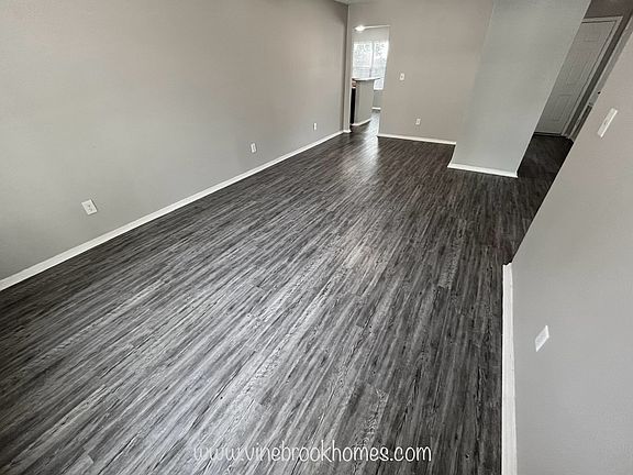 4th image of 902 Bellflower Cir