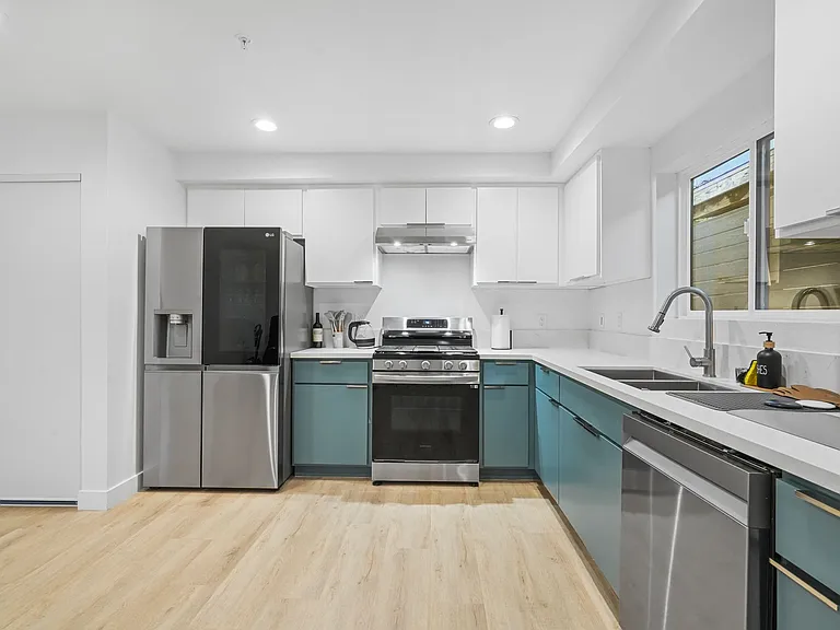 1029 Lord St — Photo 34