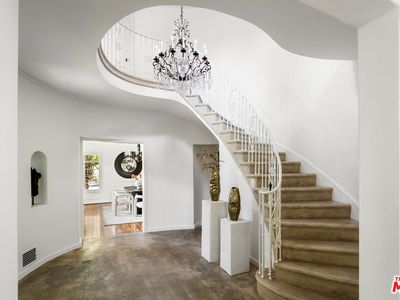 5700 Spring Oak Dr, Los Angeles, CA, 90068