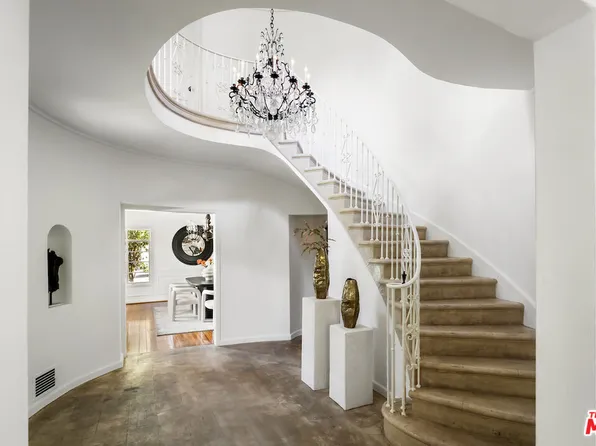 5700 Spring Oak Dr, Los Angeles, CA 90068