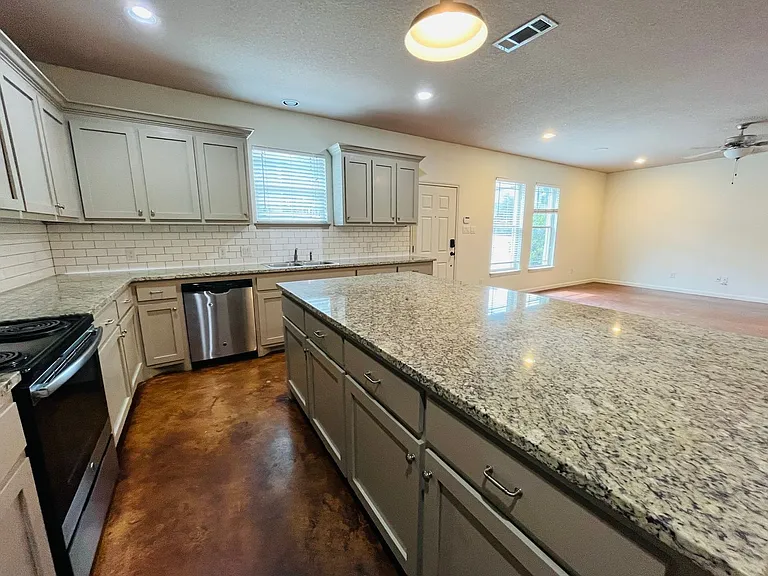 2801 Sandage Ave — Photo 5