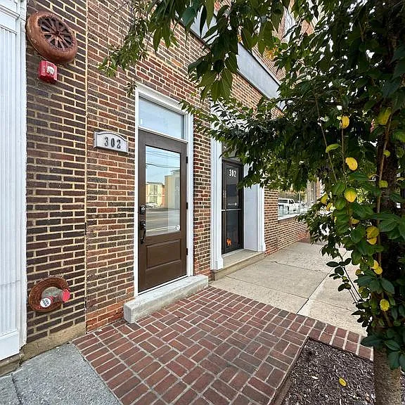 302 N Cameron St #202 — Photo 1