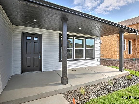 4th image of 428 N Dartmouth Ln