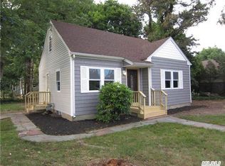 75 Gleeland St, Deer Park, NY 11729
