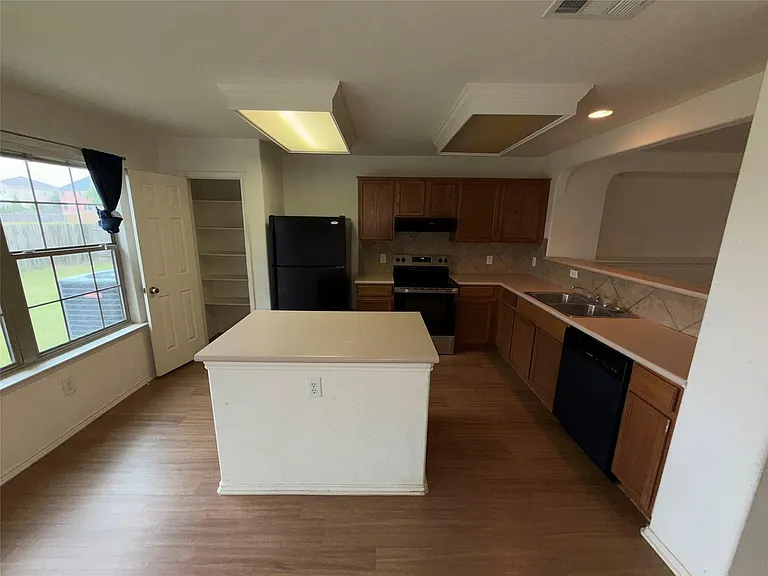 621 Dark Tree Ln — Photo 4