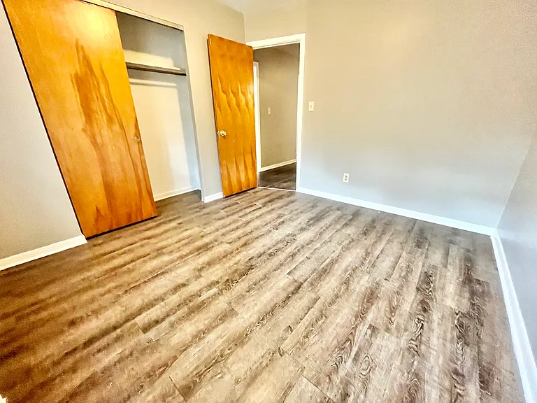 818 S Green Rd — Photo 10