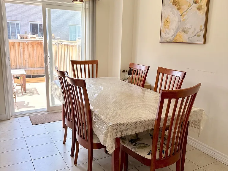 41 Crumlin Cres — Photo 11