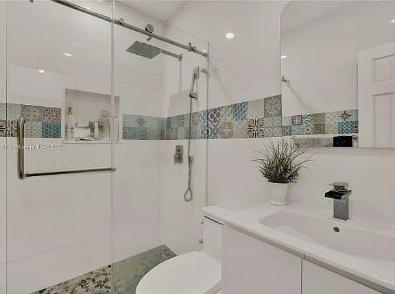 5th image of 3560 NW 19th St #1