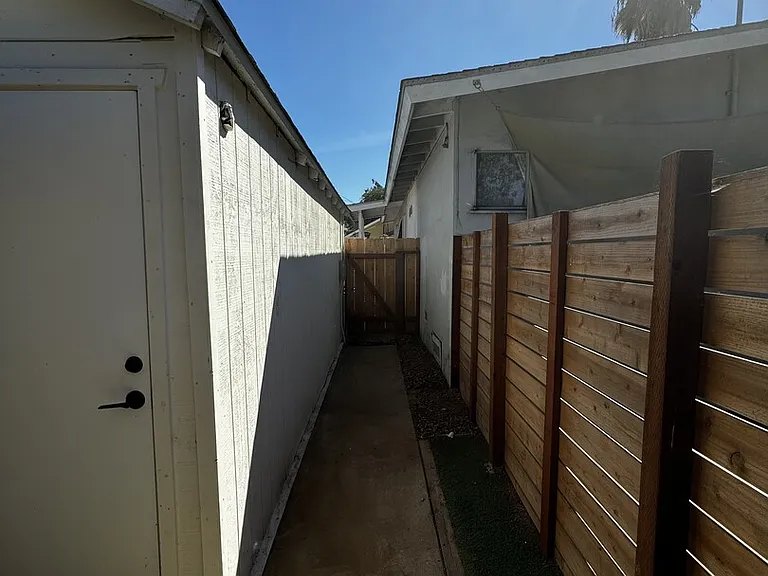 S Kalmia St — Photo 5
