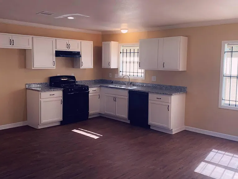 4910 Reed Rd — Photo 8
