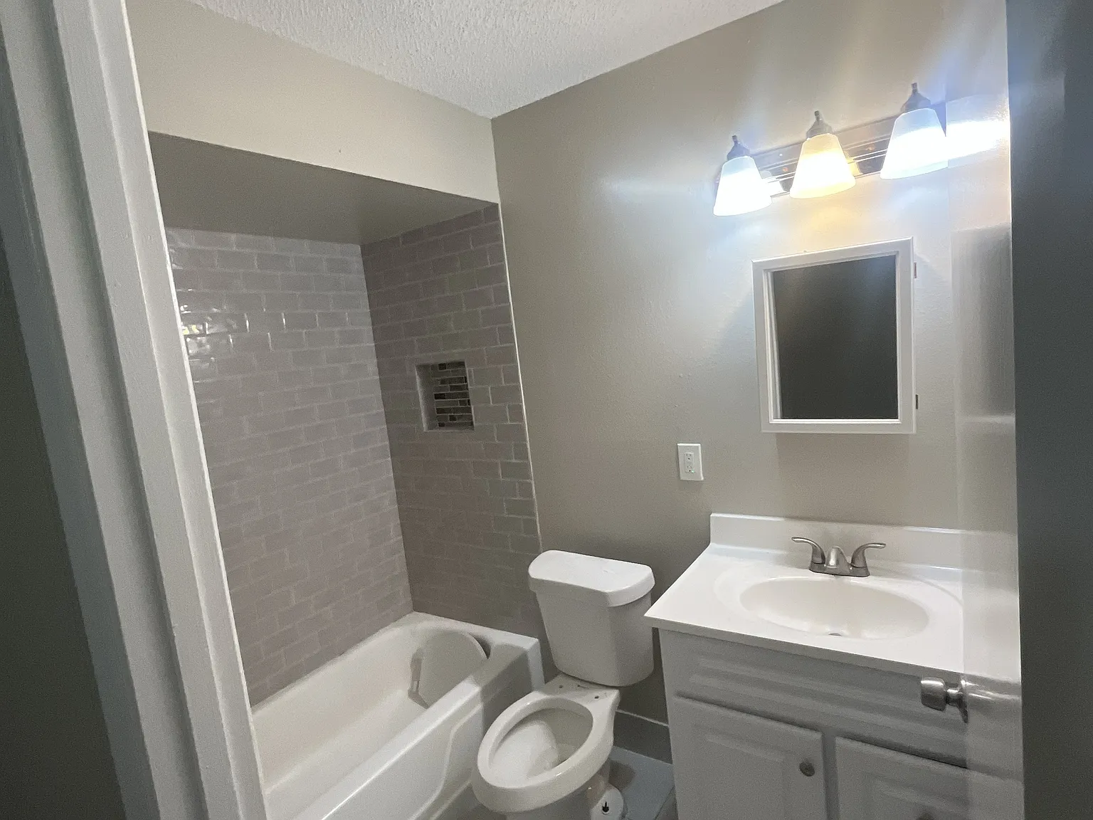 3 bed, 1250 sqft, $1,200 — Photo 4