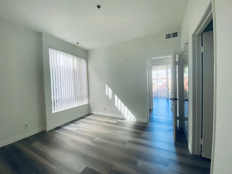 1220 N Las Palmas Ave — Photo 6