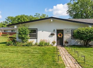 8 Rob Rd, Chicago, IL 60056