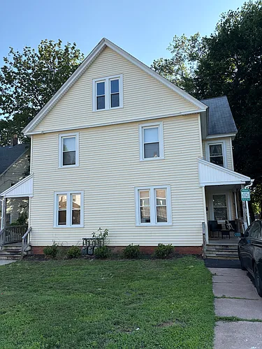 26 Newman St Photo 1