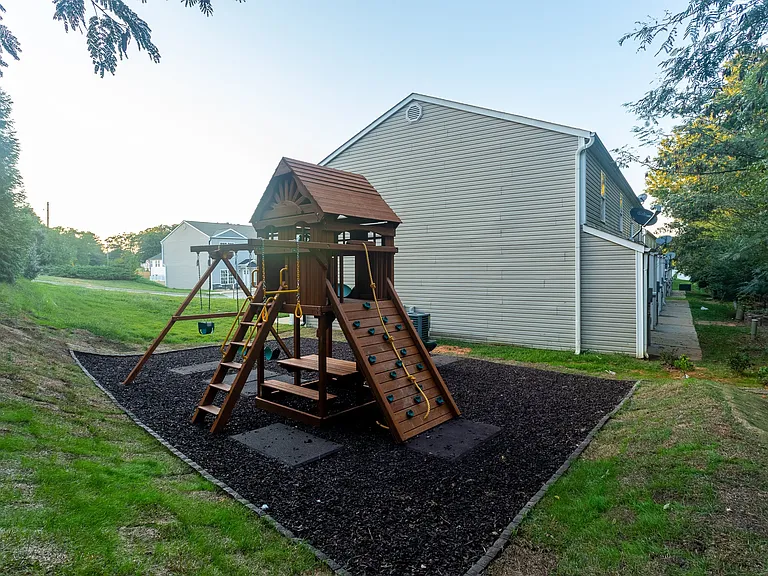 Magnolia Heights — Photo 7