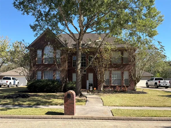 1209 Twin Oaks St, Friendswood, TX 77546