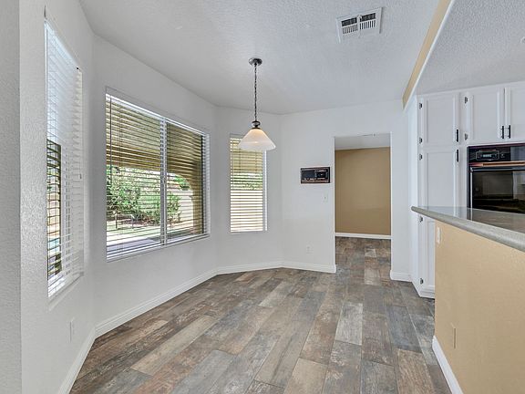 5th image of 815 Stillwater Ln