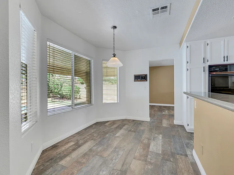 815 Stillwater Ln — Photo 5