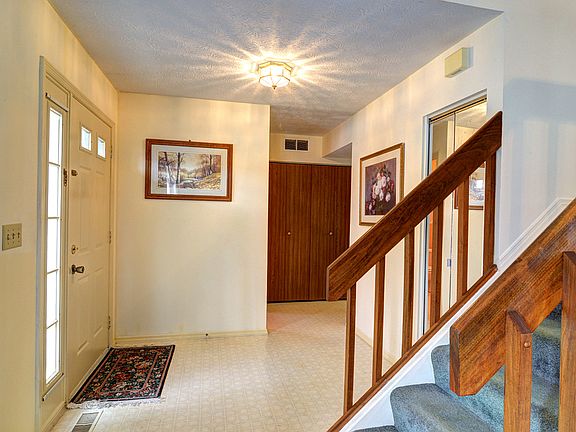 5th image of 8838 Deer Hollow Dr