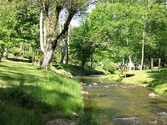 Eat-in Kitchen : Remodeled w/ granite counters, cherry cabinets and stainless steel appliances.