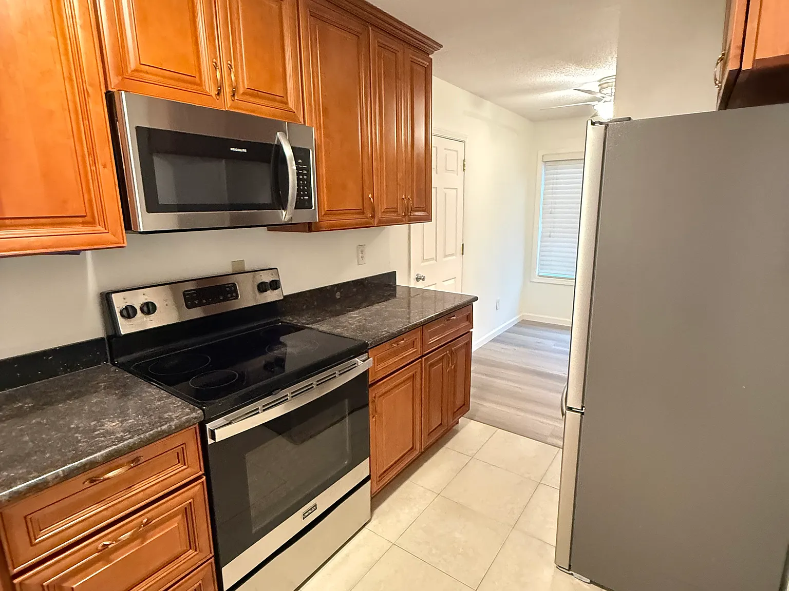 2 bed, 1.5 bath, 1000 sqft, $1,775 — Photo 2