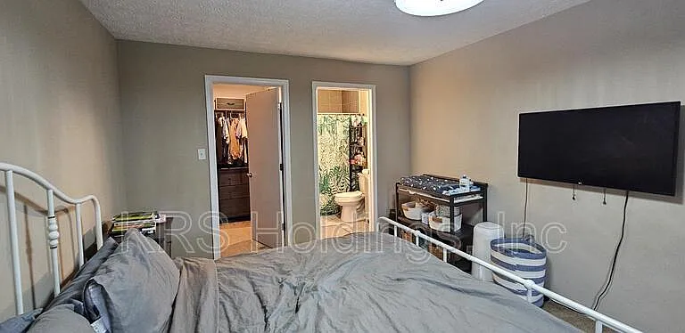 1543 Grove St — Photo 9