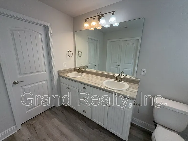 5004 Hamilton Crossing Blvd — Photo 13
