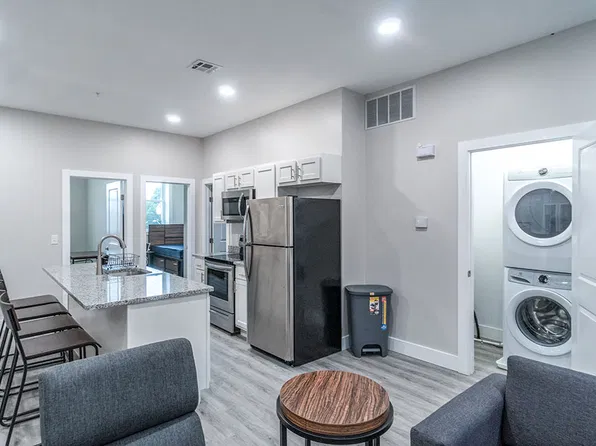 144 9th St #4, Troy, NY 12180