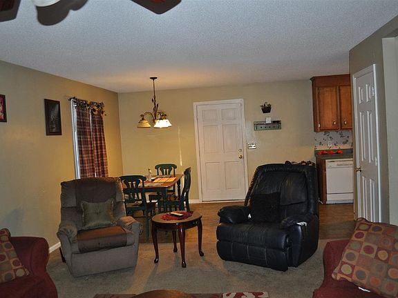 5th image of 406 Woodland Dr