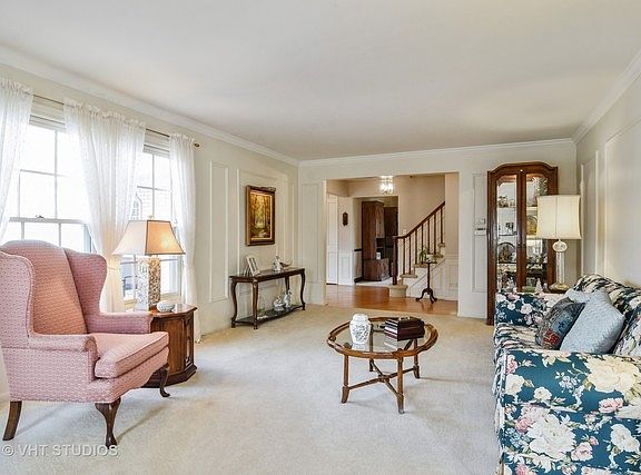 4th image of 1105 W Eaton Ct