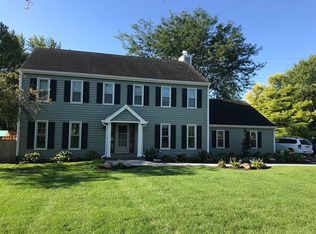 39W365 Hogan Hl, Elgin, IL 60124