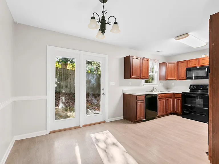 55 Thea Ln — Photo 8