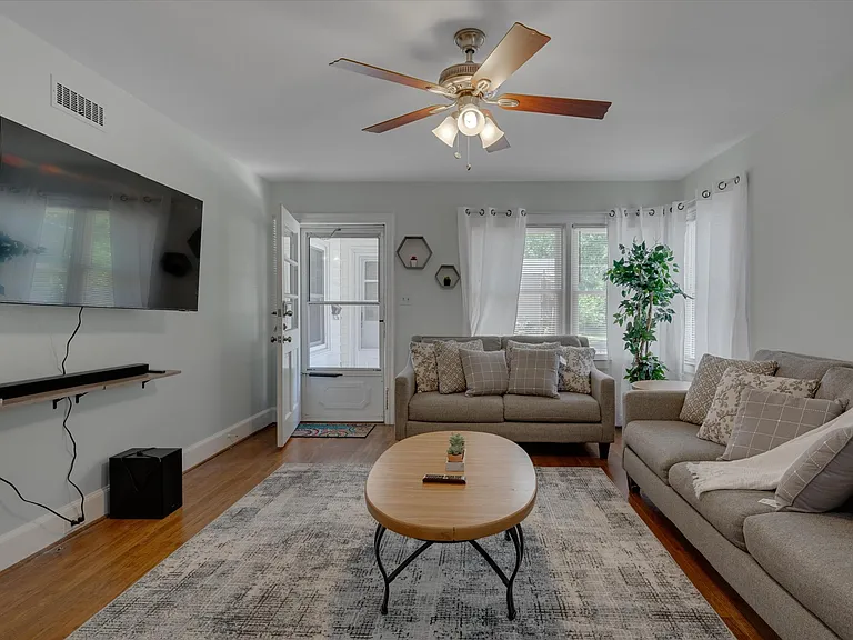 814 N Buchanan Blvd #B — Photo 2
