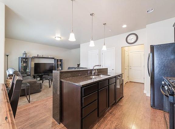 4th image of 7537 S Casenina Dr