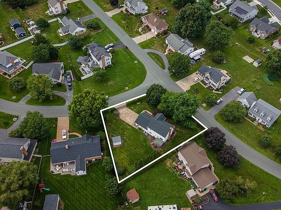 2nd image of 103 Willow Dr