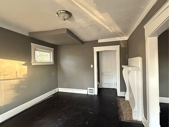 3rd image of 841 E 130th St