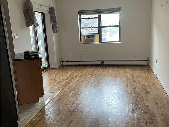 3rd image of 475 W Broadway APT A4