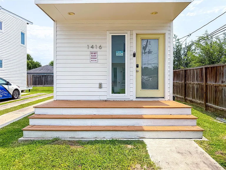 1416 Dumble St — Photo 3