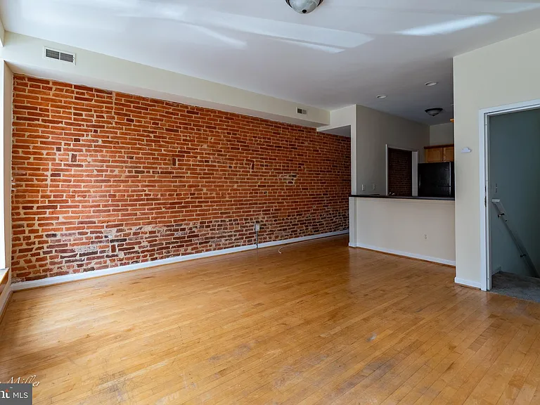 1712 Thames St — Photo 3