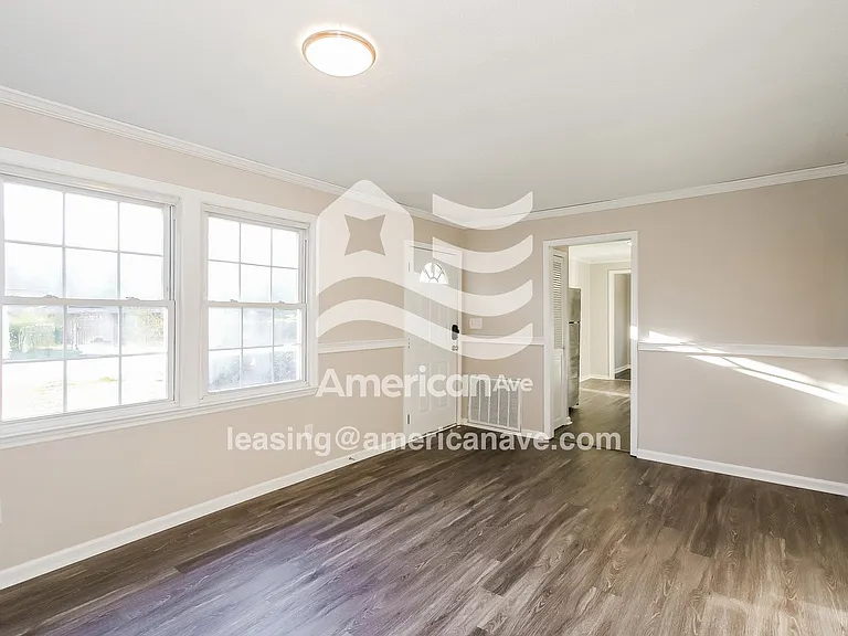 1571131_004_wm_-_living_room_13256373.jpg