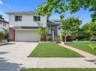 26445 60th Rd, Little Neck, NY 11362