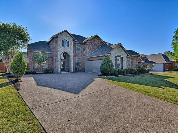 2nd image of 1806 Artesia Ct